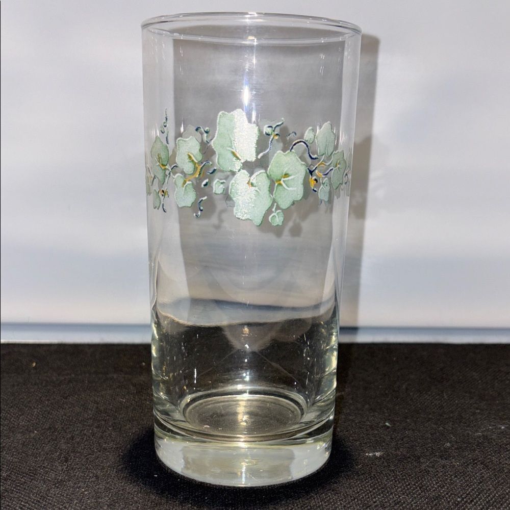 Tall drinking glass with ivy pattern